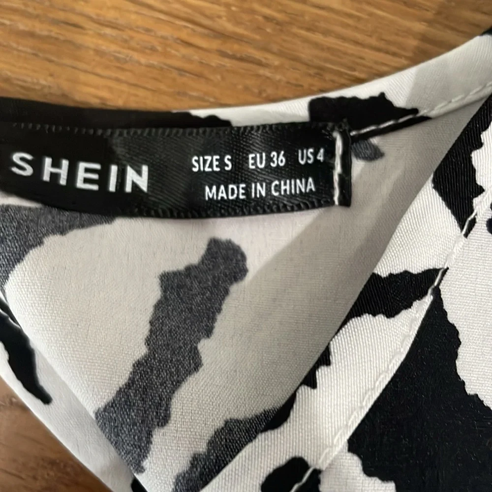 SHEIN Black and White Zebra Print Blouse backless, tie at back - Picture 4 of 4